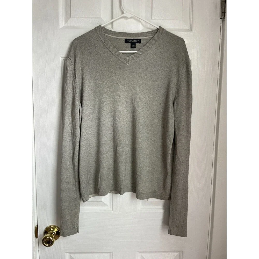 Banana Republic Gray Luxury Blend Silk-Cashmere Sweater  V-Neck M